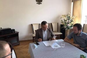 Podpisanie umowy przez Burmistrza Miasta Golubia-Dobrzynia...