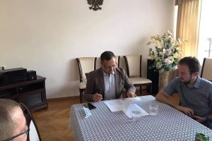 Podpisanie umowy przez Burmistrza Miasta Golubia-Dobrzynia Mariusza Piątkowskiego z Golubsko-Dobrzyńskim Towarzystwem...