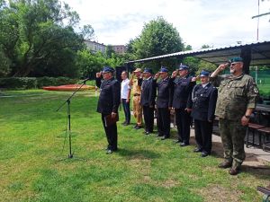 Salutowanie do hymnu strażackiego