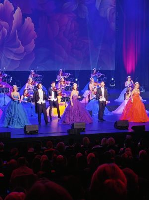 Wyjazd Klubu Seniora na koncert „Orkiestra Księżniczek - Największe Przeboje”