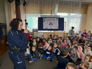 Spotkanie z policjantami i psem policyjnym w Zespole Szkół Miejskich