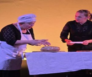 Dwie rozmawiające panie