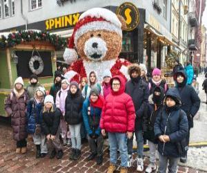 dzieci na Starówce w Toruniu