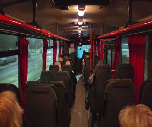 członkowie Klubu Seniora w autobusie
