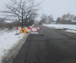 znak roboty na drodze