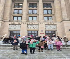 dzieci ze Szkoły Podstawowej pod Pałacem Kultury i Nauki w Warszawie
