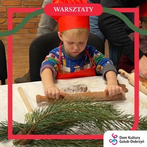 chłopiec wałkujący ciasto na pierniki