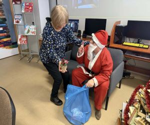 Uczestniczka Klubu Ksiązki z Mikołajem