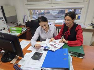 pani Burmistrz Miasta Dominika Piotrowska wraz z panią Kierownik Wydziału Infrastruktury Justyną Stokowską