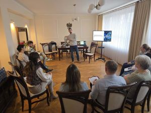 pracownicy Urzędu Miasta wraz z osobą przeprowadzającą szkolenie