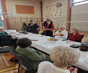 Pani Burmistrz Dominika Piotrowska na spotkaniu wigilijnym z członkami projektu Aktywny Senior