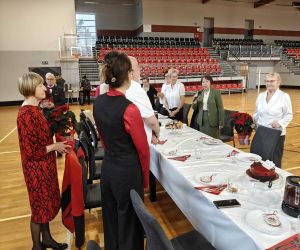 Pani Burmistrz Dominika Piotrowska na spotkaniu wigilijnym z członkami projektu Aktywny Senior