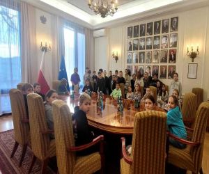 Uczniowie ze Szkoły Podstawowej podczas "Lekcji o finansach"