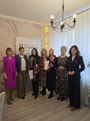 osoby uczestniczące we wręczaniu aktów zawodowych dla nauczycieli