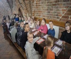 Dzieci ze Szkoły Podstawowej nr 1 im. Konstytuacji 3-ego Maja na warsztatach