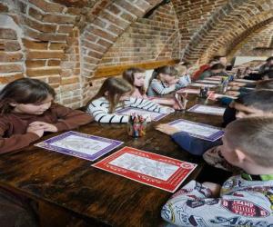 Dzieci ze Szkoły Podstawowej nr 1 im. Konstytuacji 3-ego Maja na warsztatach