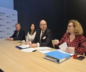 Osoby uczestniczące w posiedzeniu zarządu Stowarzyszenia Metropolia Toruńska