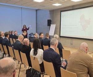 Osoby uczestniczące w posiedzeniu zarządu Stowarzyszenia Metropolia Toruńska