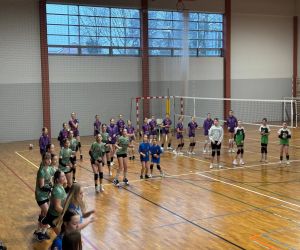 składy drużyn na hali