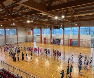 składy drużyn na hali