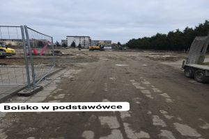 boisko w Szkole Podstawowej im. Orła Białego