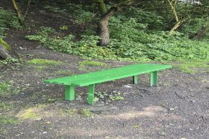 naprawione i pomalowane ławki koło Drwęcy