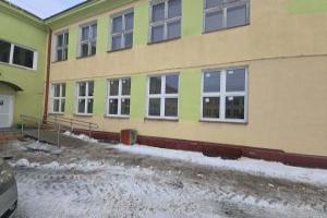 wstawione nowe okna w sale żłobka