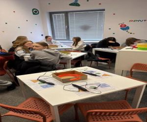 uczniowie podczas warsztatów laboratorium przyszłości