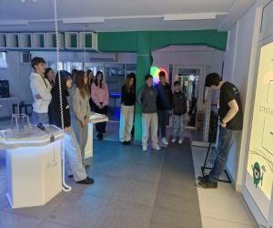 uczniowie podczas warsztatów laboratorium przyszłości