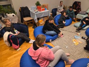 uczestnicy Klubu Młodzieżowego w trakcie zajęć