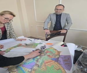 Zastępca Burmistrz wraz z pracownikiem Urzędu Miasta panią Anną Czarnecką w trakcie spotkania