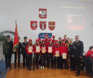 Członkowie Młodzieżowej Drużyny Pożarniczej