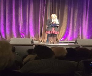 Dyrektorka Domu Kultury Pani Paulina Gralik na scenie