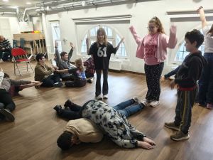 Magiczny dzień w teatrze – młodzież odkrywa kulisy sceny
