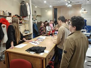 Magiczny dzień w teatrze – młodzież odkrywa kulisy sceny