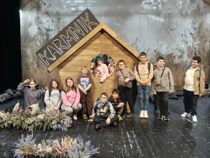Magiczny dzień w teatrze – młodzież odkrywa kulisy sceny