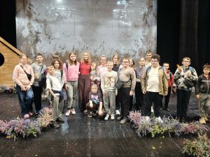 Magiczny dzień w teatrze – młodzież odkrywa kulisy sceny