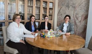 Pani Burmistrz z Panią Skarbnik i przedstawicielkami Banku Spółdzielczego