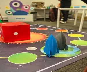 mata z planetami i rakietami