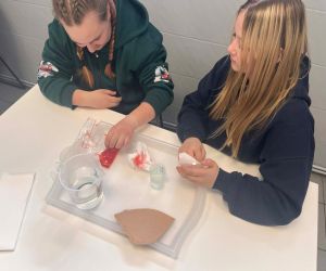 uczestniczki zajęć podczas doświadczenia