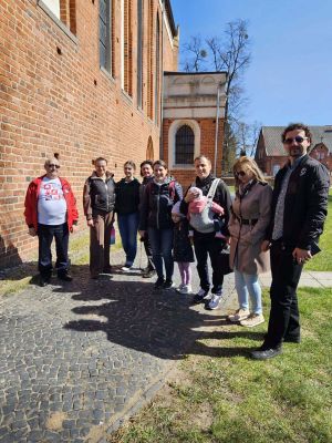 uczestnicy eskapady z przewodnikiem Panem Zygmuntem