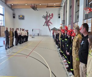 drużyny zawodów wraz z organizatorami