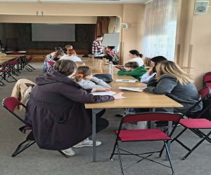 rodzice wraz z uczniami na warsztatach