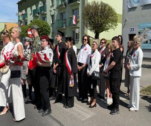 delegacje składające kwiaty