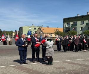 delegacja Starostwa składa kwiaty