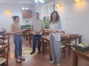 Burmistrz Dominika Piotrowska, Dyrektor Szkoły Piotr Kurkowski wraz z przedstawicielem projektu REliHE