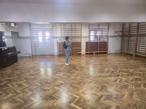 sala gimnastyczna w budynek dawnego  kościoła ewangelickiego , który został zaadoptowany na szkołę.