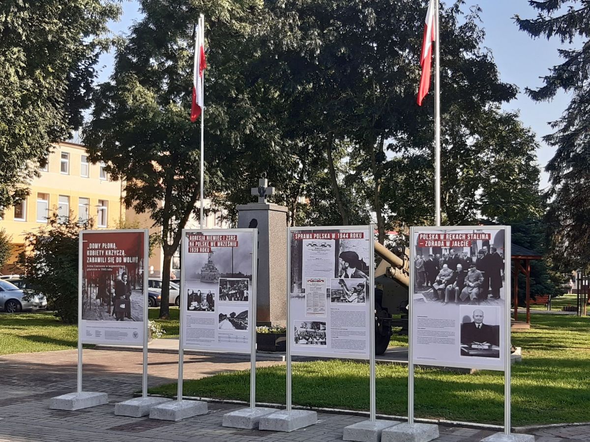 WYSTAWA NA PLACU 1000-LECIA W GOLUBIU-DOBRZYNIU