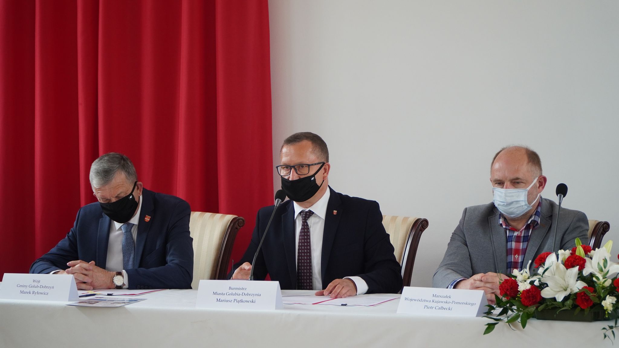 Budowa obwodnicy Golubia-Dobrzynia oraz ronda Burmistrz Miasta Golubia-Dobrzynia Mariusz Piątkowski podpisał porozumienia