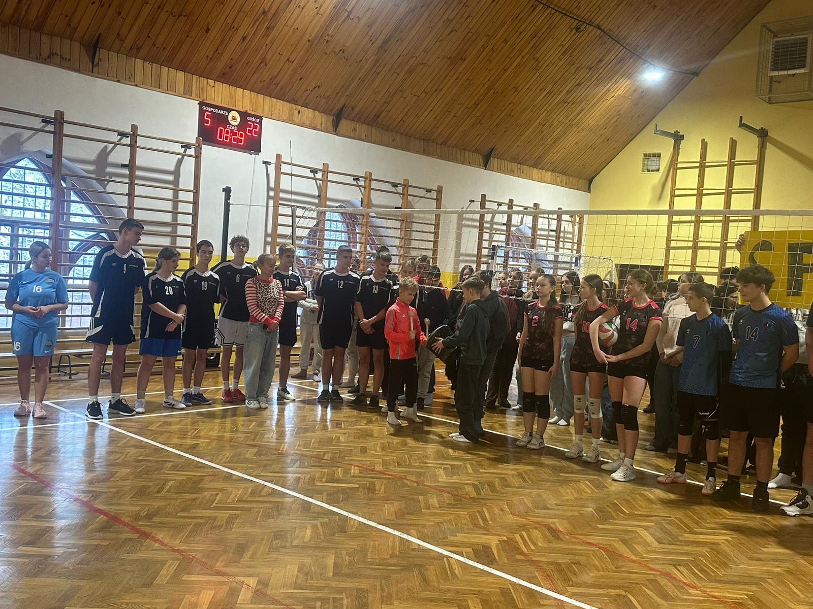 Szkoła Podstawowa nr 1 im. Konstytucji 3 Maja w Golubiu-Dobrzyniu "Jedynka" zorganizowała "Turniej Siatkówki o Puchar Burmistrza Miasta Golubia-Dobrzynia"